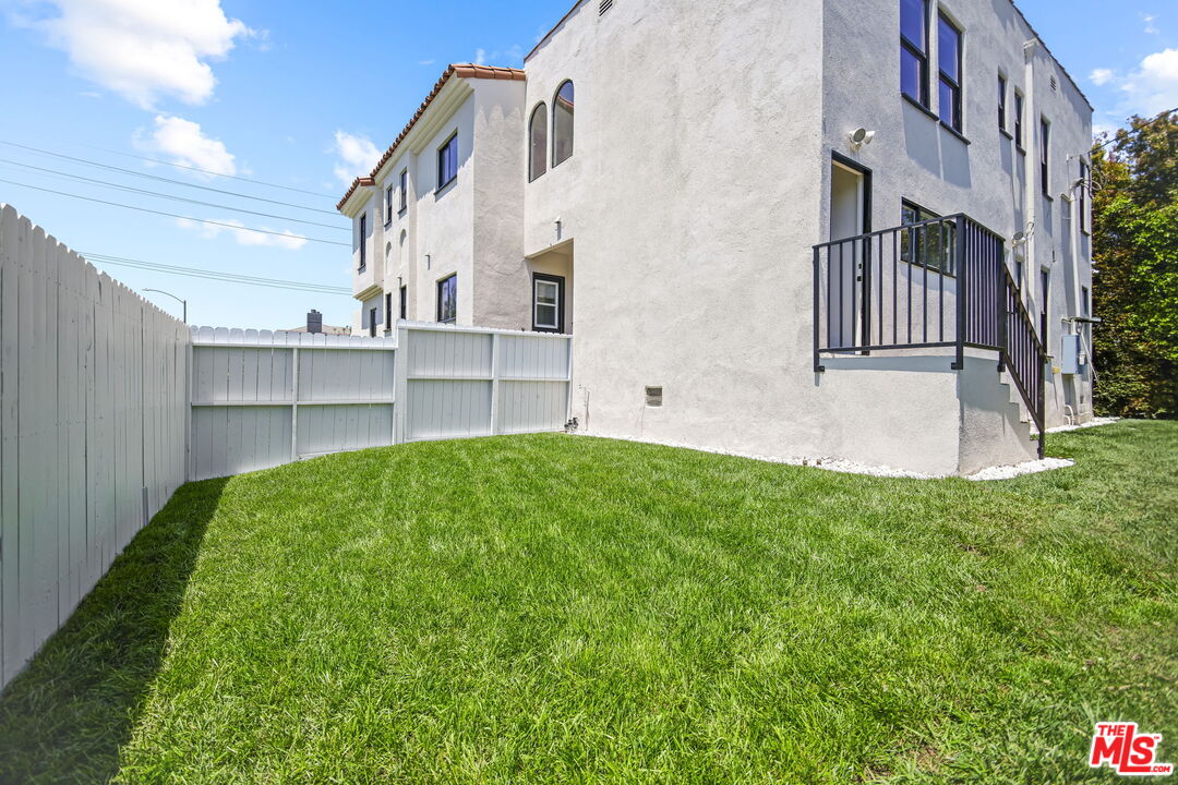 1148 South Stanley Avenue Los Angeles, CA 90019 - Photo 26 of 27