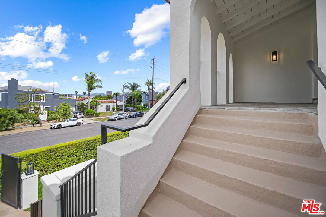 1148 South Stanley Avenue Los Angeles, CA 90019 - Photo 3 of 27