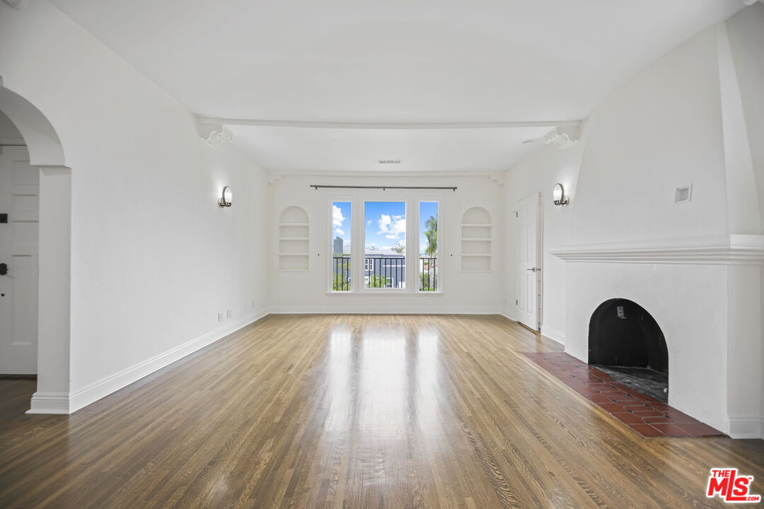 1148 South Stanley Avenue Los Angeles, CA 90019 - Photo 6 of 27