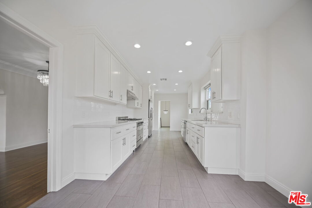 1148 South Stanley Avenue Los Angeles, CA 90019 - Photo 9 of 27