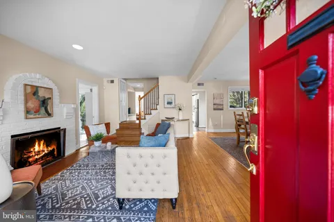 $950,000 | 3504 Farragut Avenue, Kensington, MD 20895