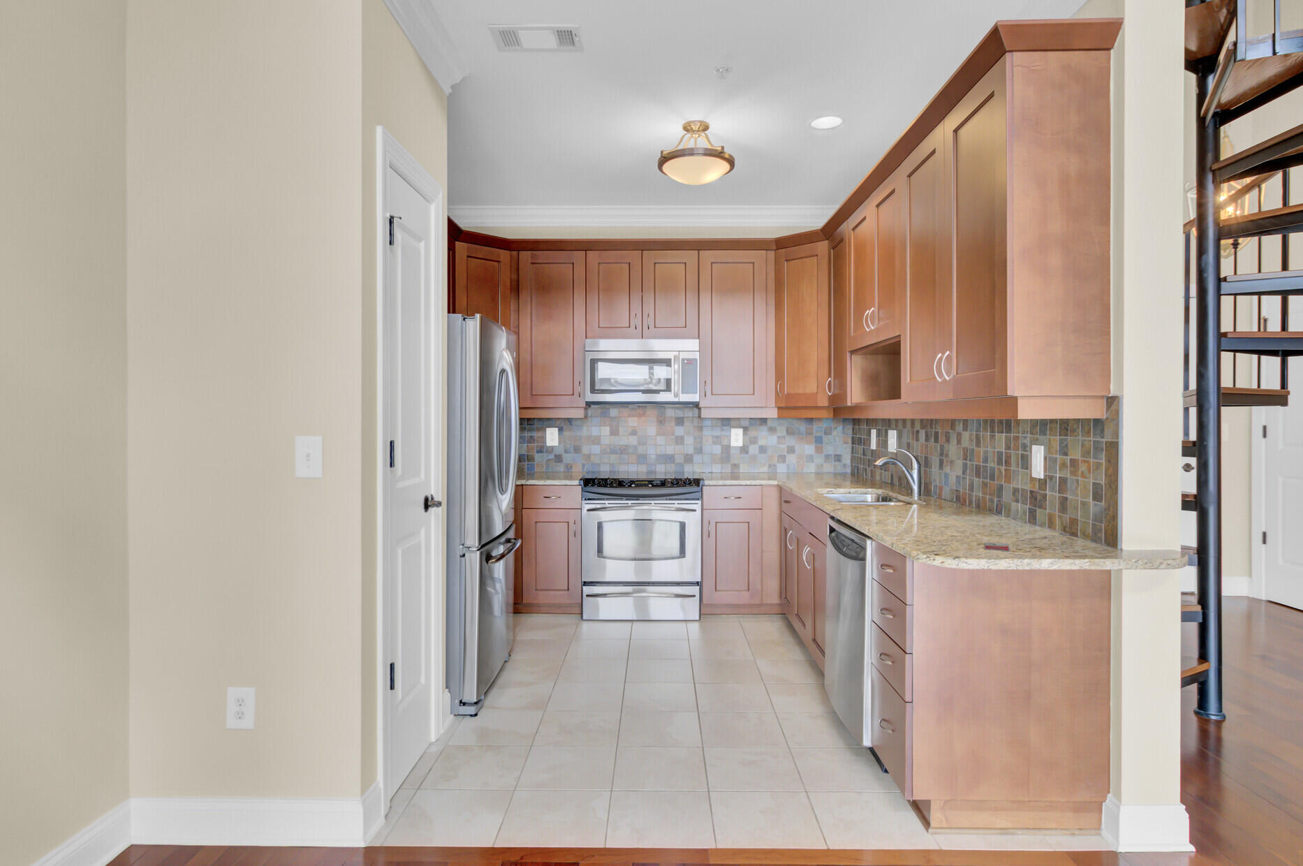 21 George Street, Unit 404 Charleston, SC 29401 - Photo 14 of 49 Kitchen