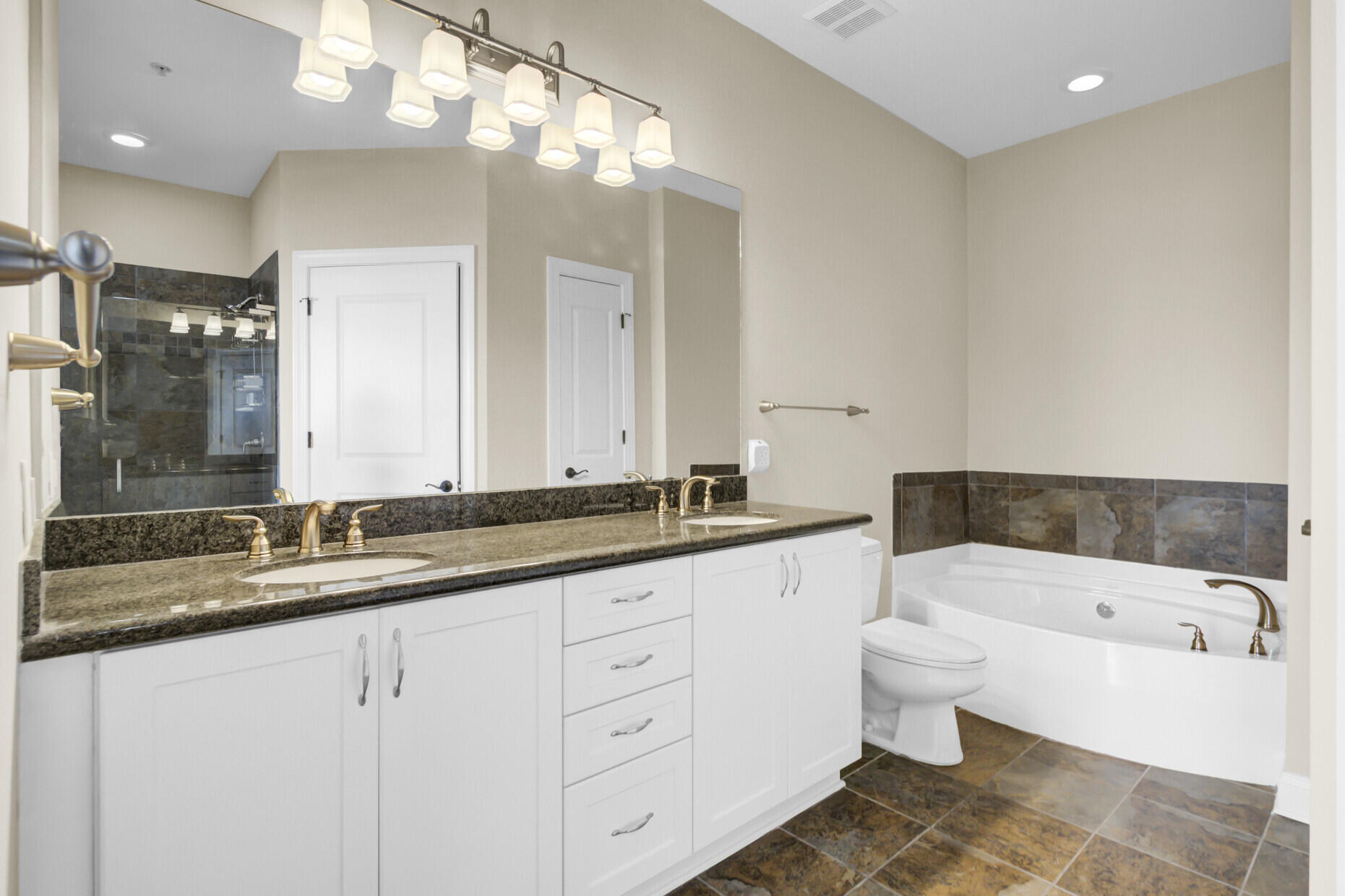 21 George Street, Unit 404 Charleston, SC 29401 - Photo 23 of 49 Primary Bathroom