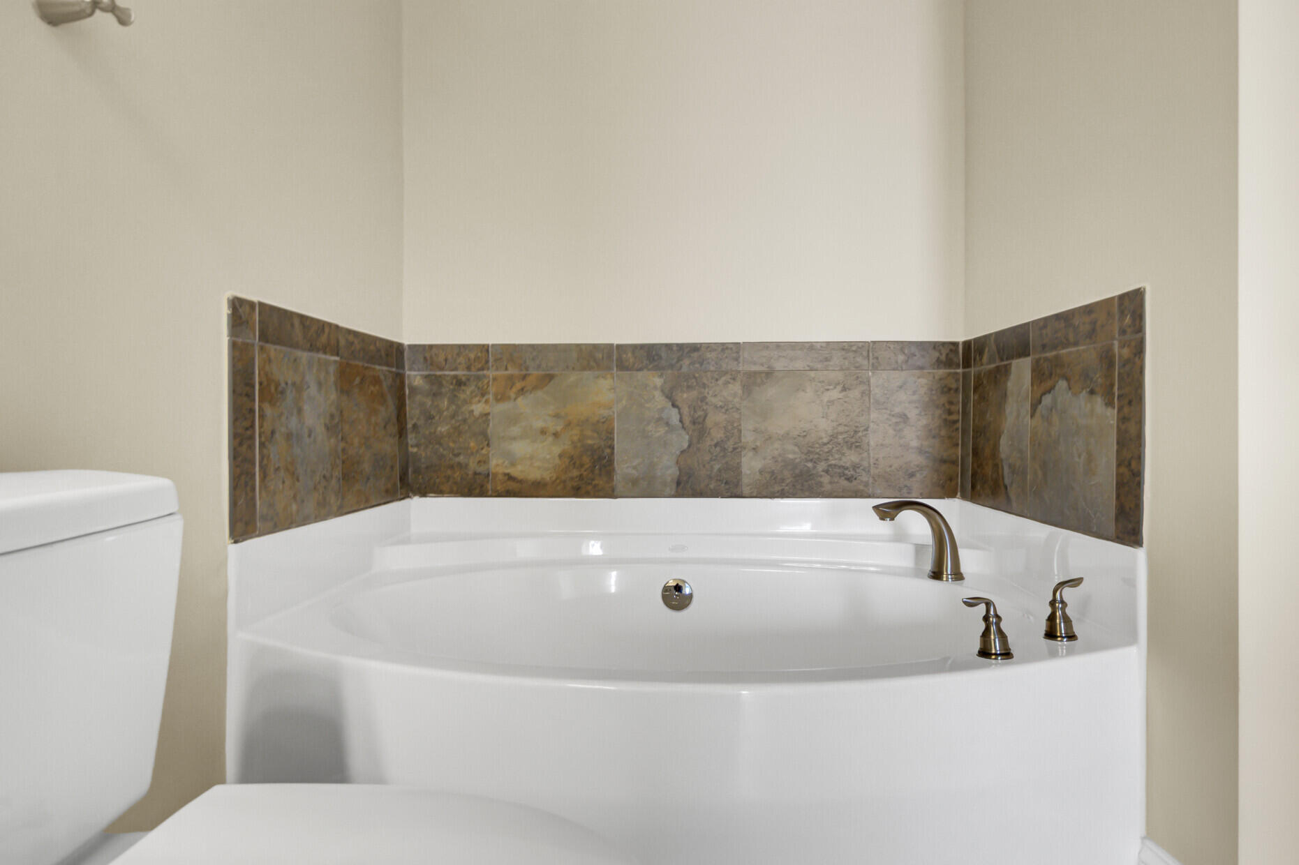 21 George Street, Unit 404 Charleston, SC 29401 - Photo 25 of 49 Soaking Tub
