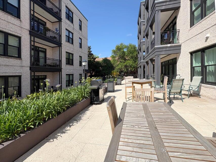 21 George Street, Unit 404 Charleston, SC 29401 - Photo 43 of 49 Community Courtyard