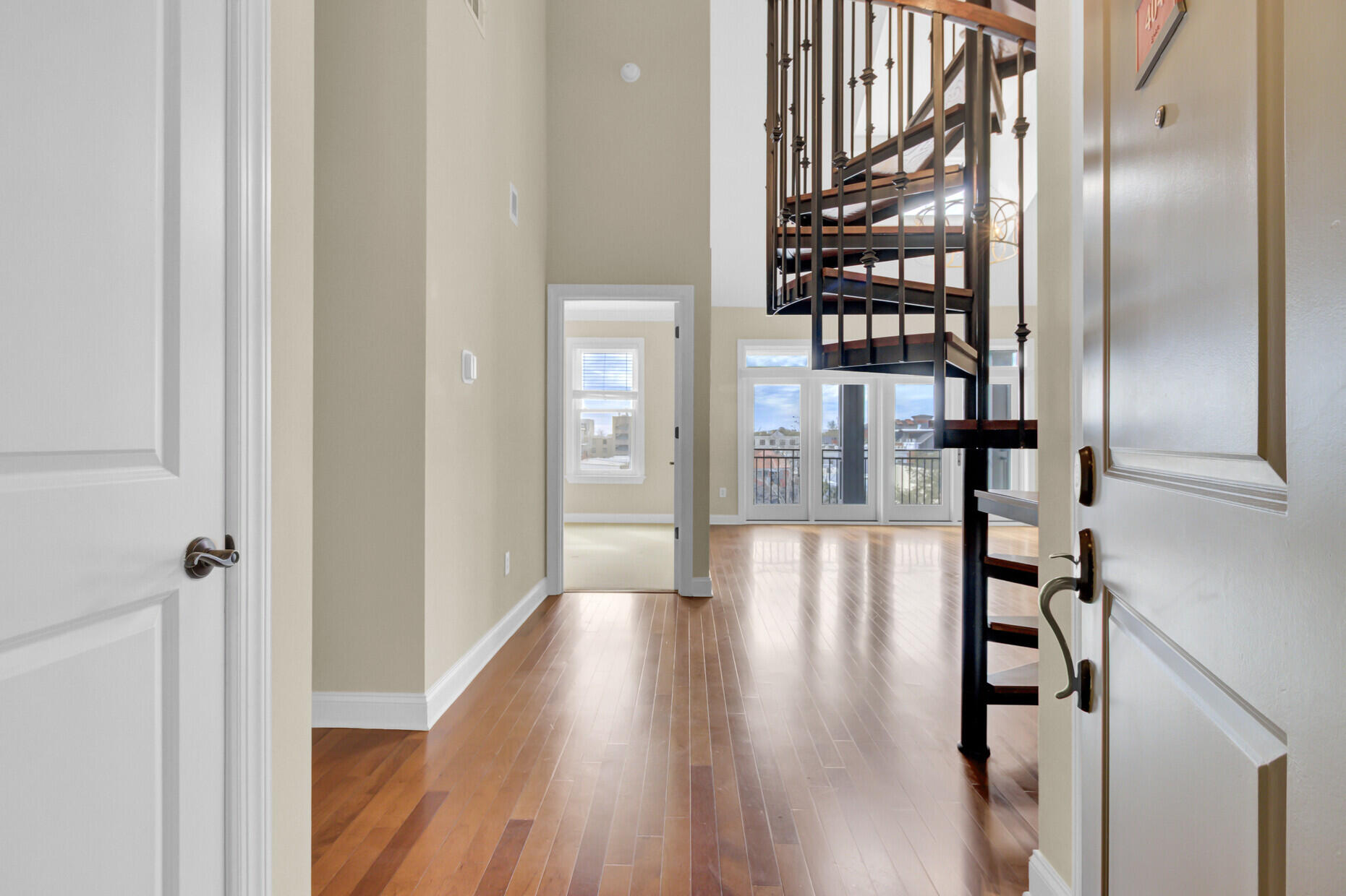 21 George Street, Unit 404 Charleston, SC 29401 - Photo 8 of 49 Foyer & Staircase Entry