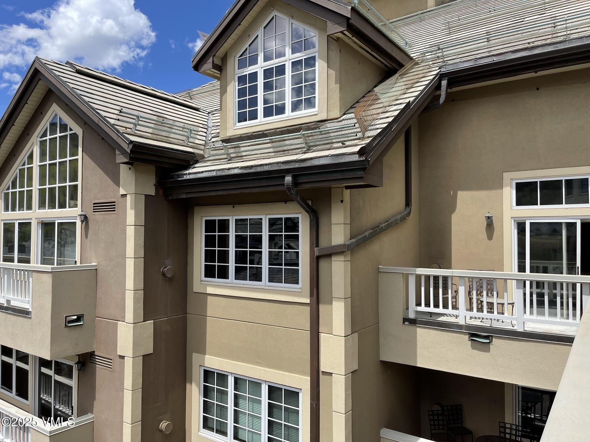 210 Offerson Road, Unit R315 WEEK 14 Beaver Creek, CO 81620 - Photo 4 of 31 a front view of a house with a balcony