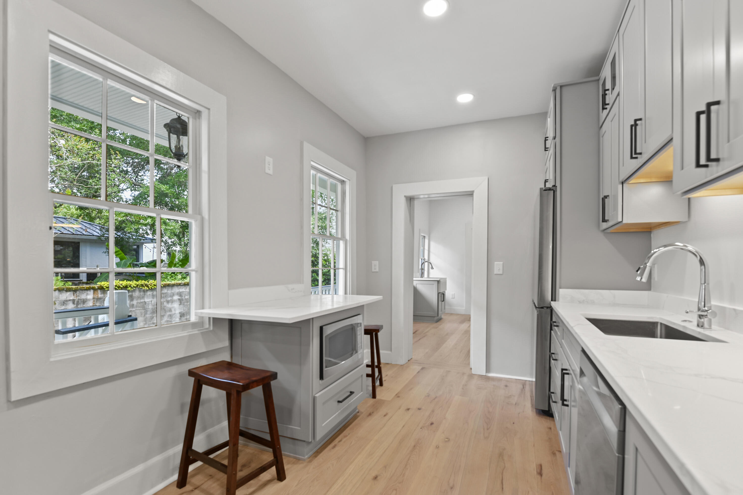 21 Savage Street Charleston, SC 29401 - Photo 11 of 49 Windows shaded by the upper level