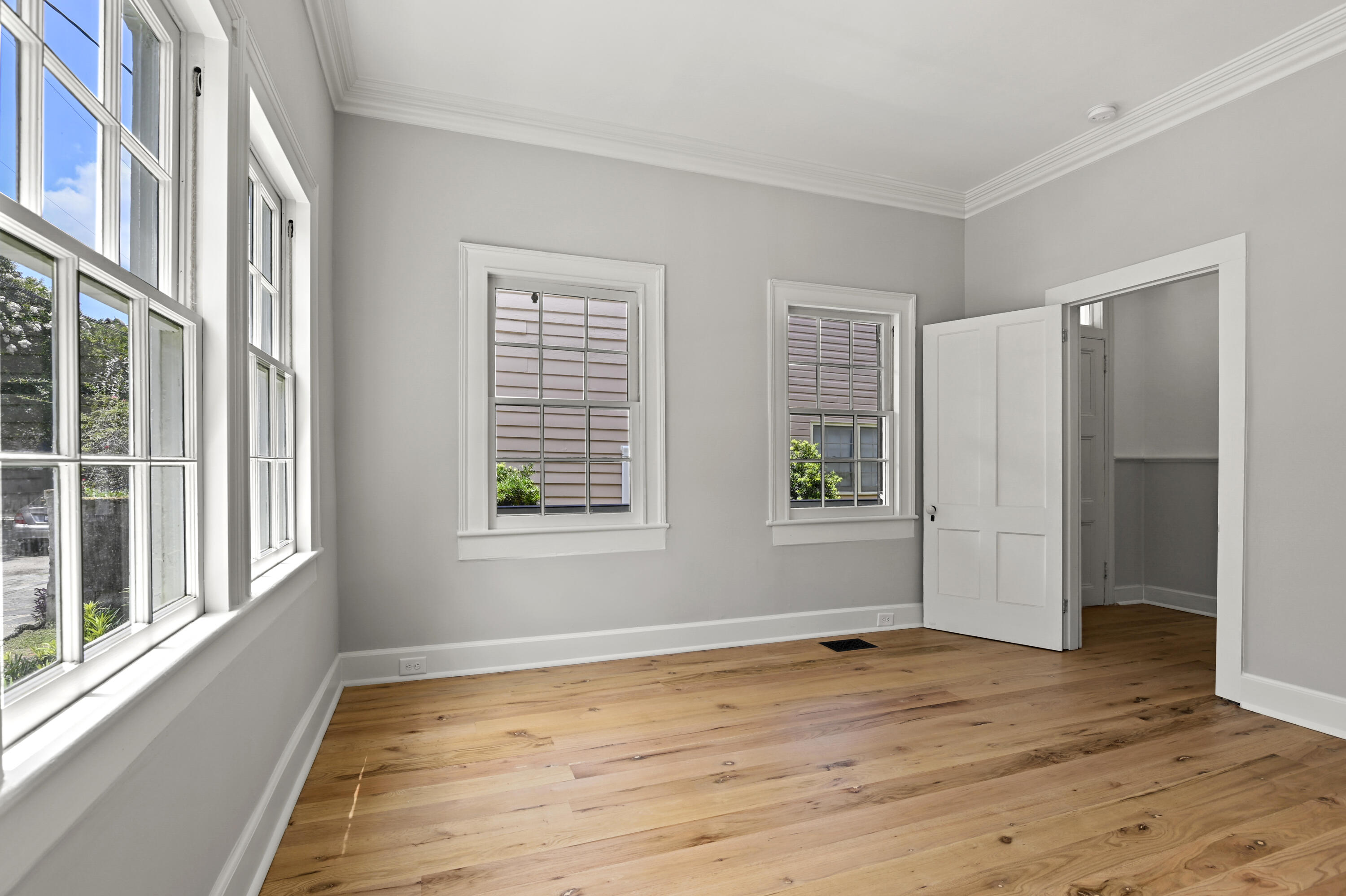 21 Savage Street Charleston, SC 29401 - Photo 17 of 49 Formal living/enertainment