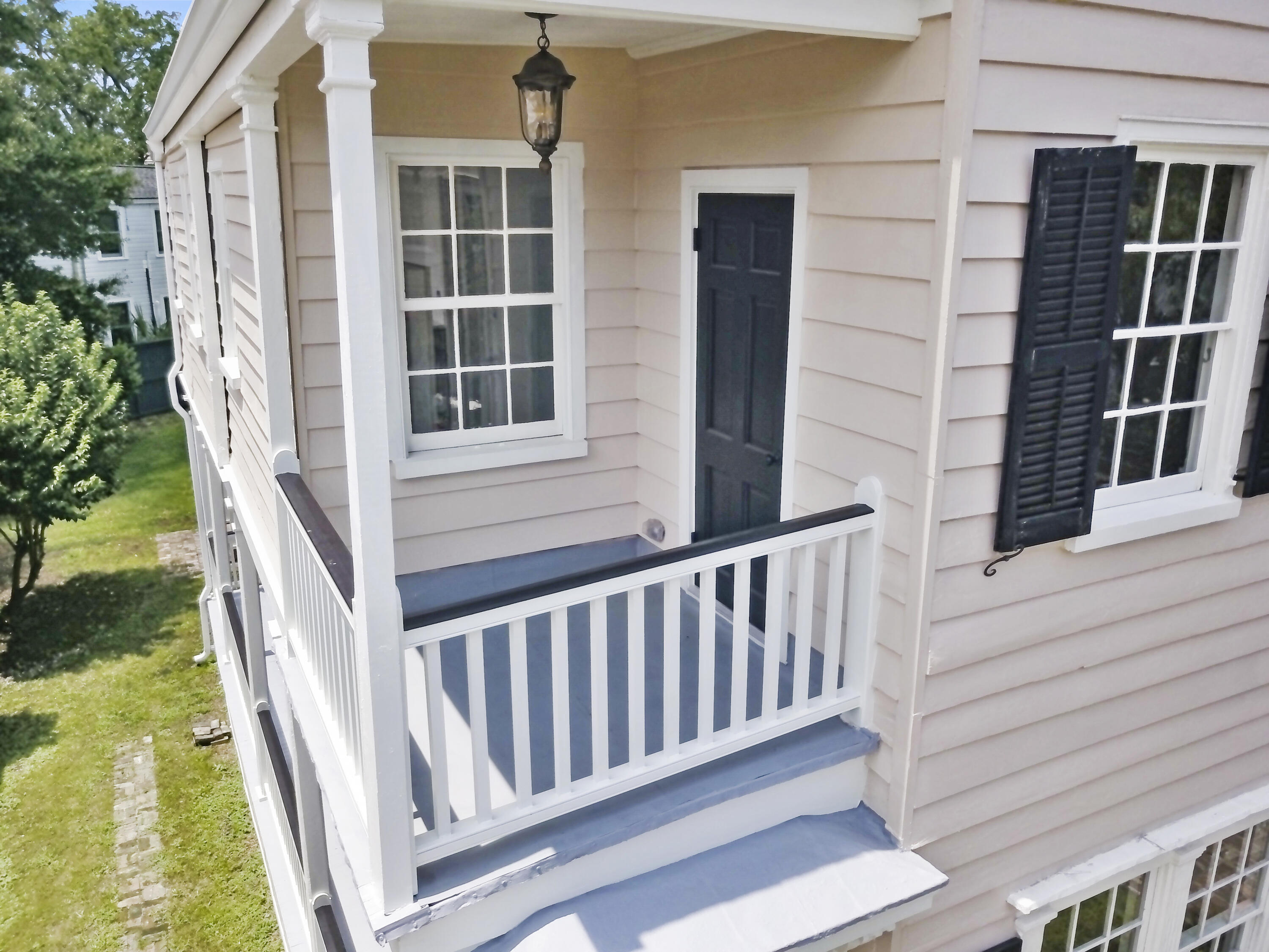 21 Savage Street Charleston, SC 29401 - Photo 29 of 49 Front beddroom porch