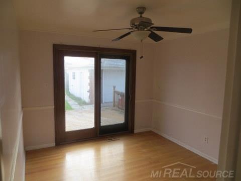 24505 Ridgecroft Avenue Eastpointe, MI 48021 - Photo 11 of 16 31293127-10.JPG