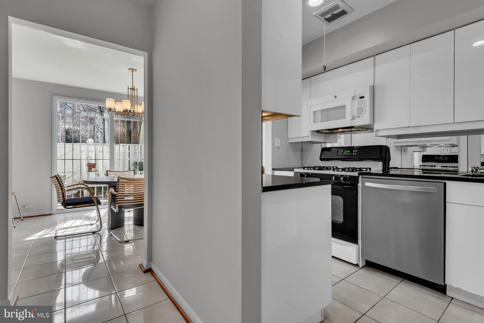 164 G Street Southwest, Unit 144 Washington, DC 20024 - Photo 15 of 71 Great Flow for Entertaining