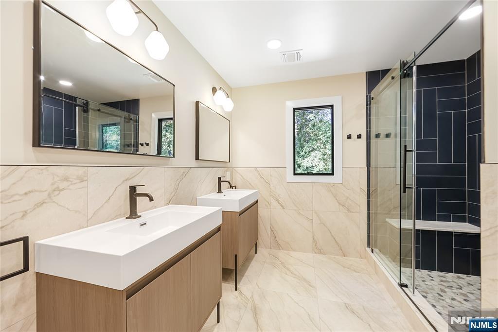314 Meadowbrook Road Wyckoff, NJ 07481 - Photo 21 of 22 a bathroom with a sink and a mirror