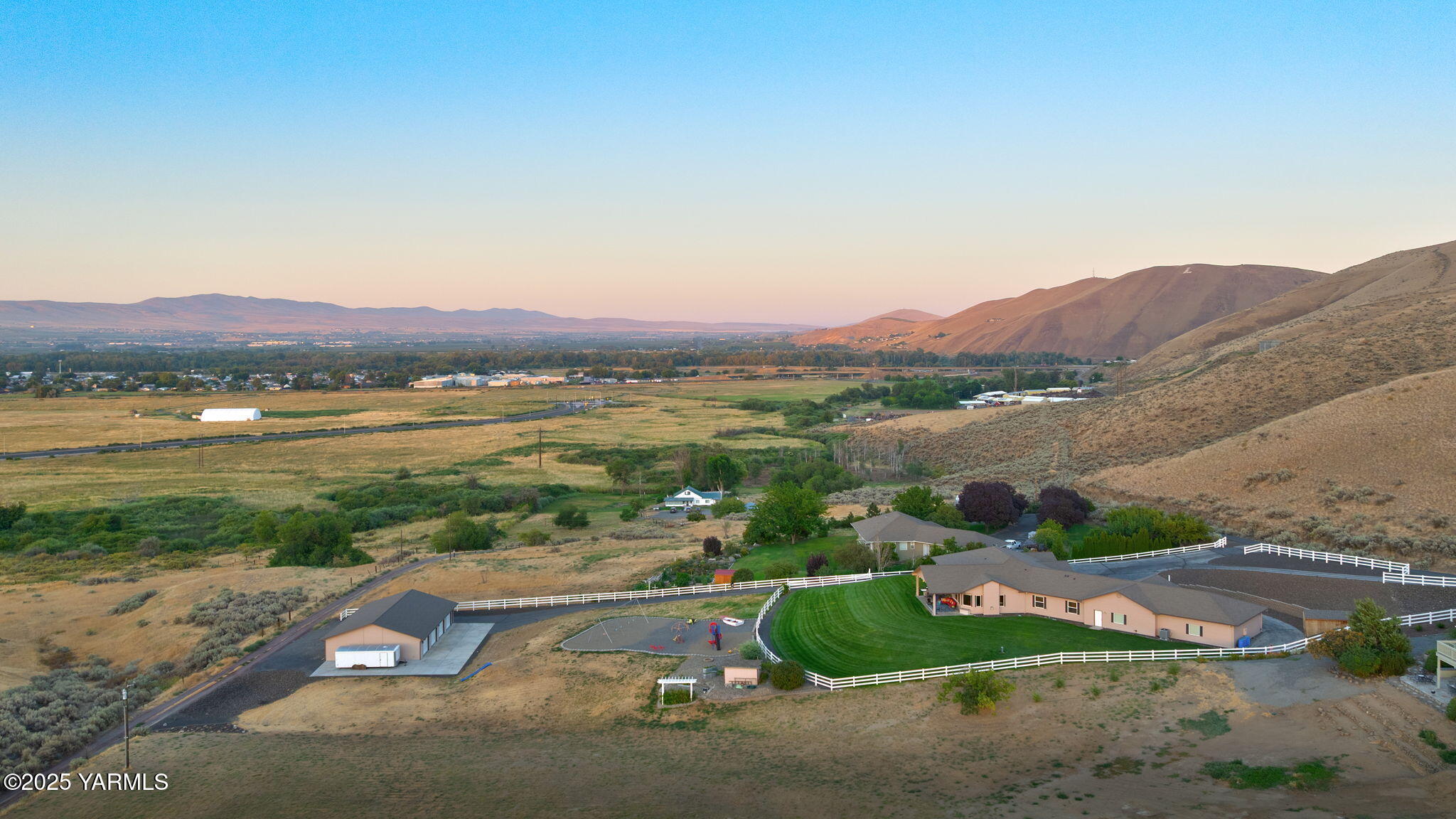 3431 Goodman Road Union Gap, WA 98903 - Photo 19 of 26 a view of a city with lake view
