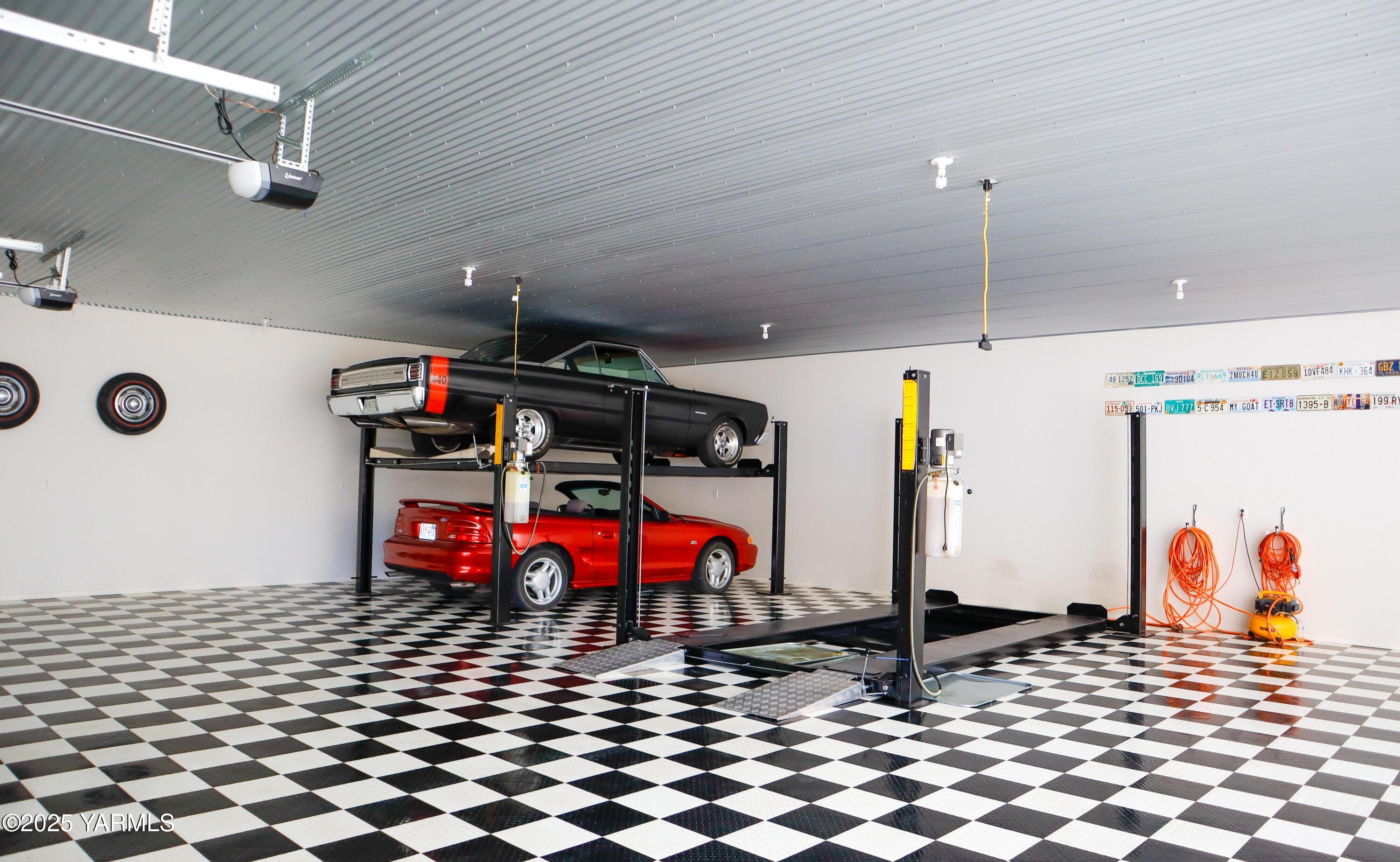 3431 Goodman Road Union Gap, WA 98903 - Photo 24 of 26 a group of people sitting in a room