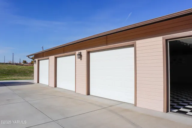 $1,100,000 | 3431 Goodman Road, Union Gap, WA 98903