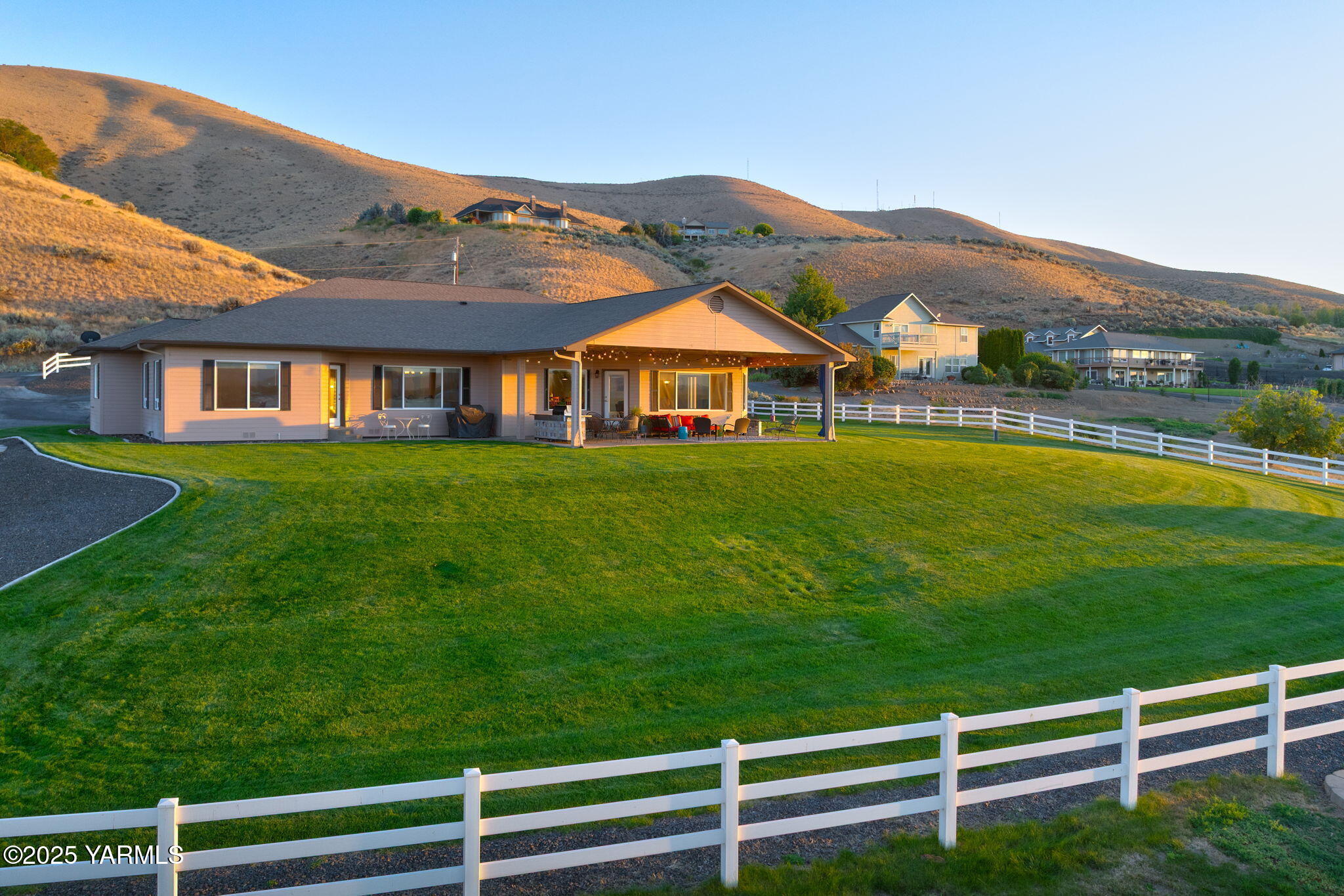 3431 Goodman Road Union Gap, WA 98903 - Photo 3 of 26 a front view of a house with a yard