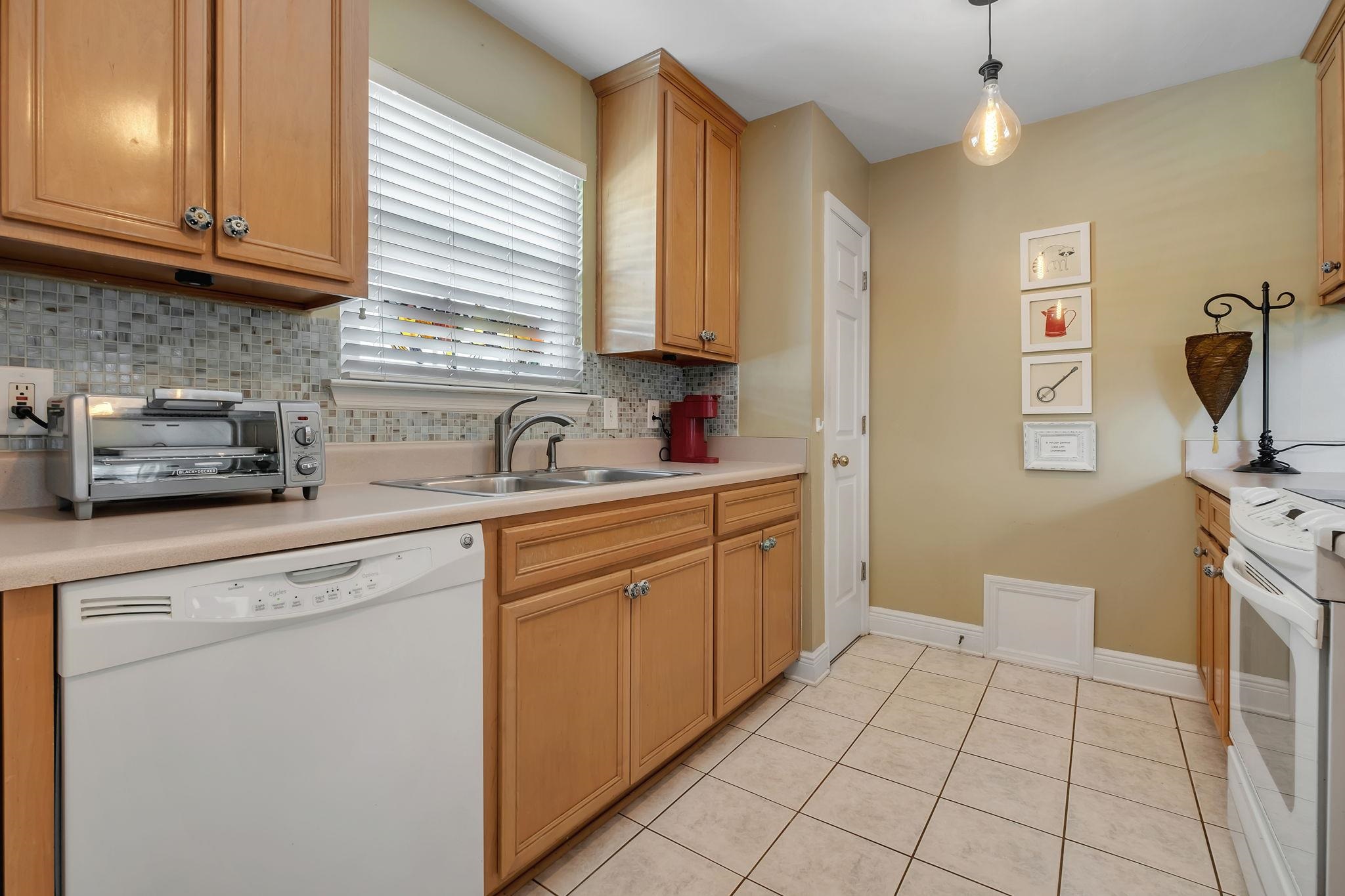 3320 Addison Lane Tallahassee, FL 32317 - Photo 3 of 24