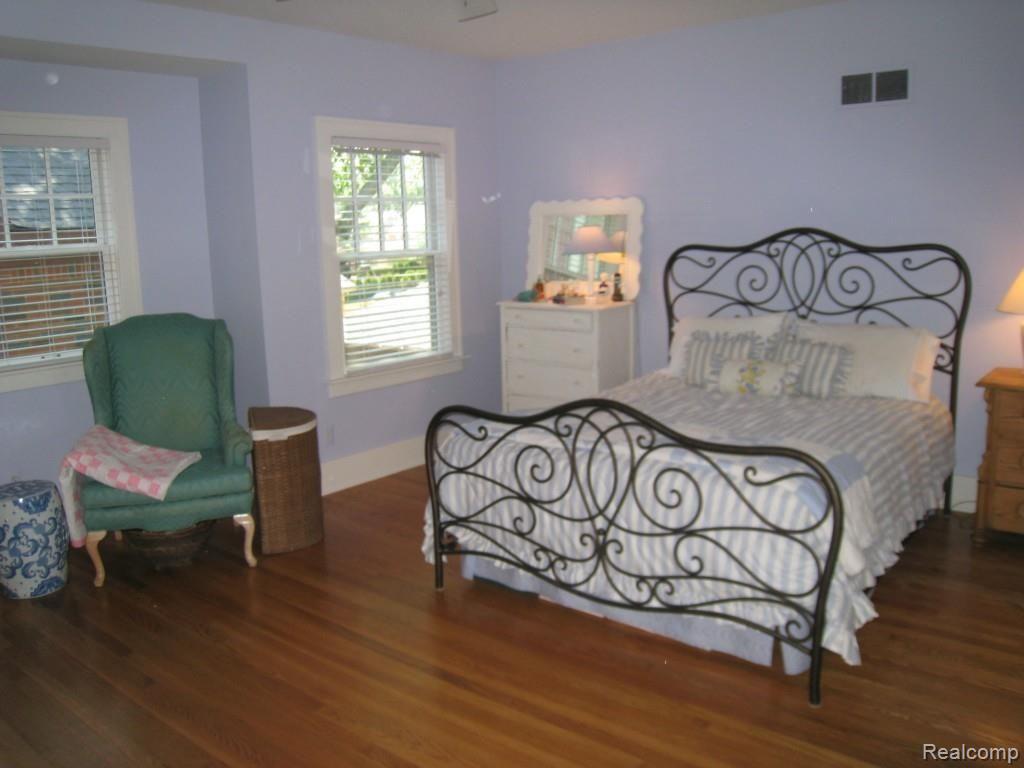 715 Washington Road Grosse Pointe, MI 48230 - Photo 13 of 29 Master Bedroom.jpg