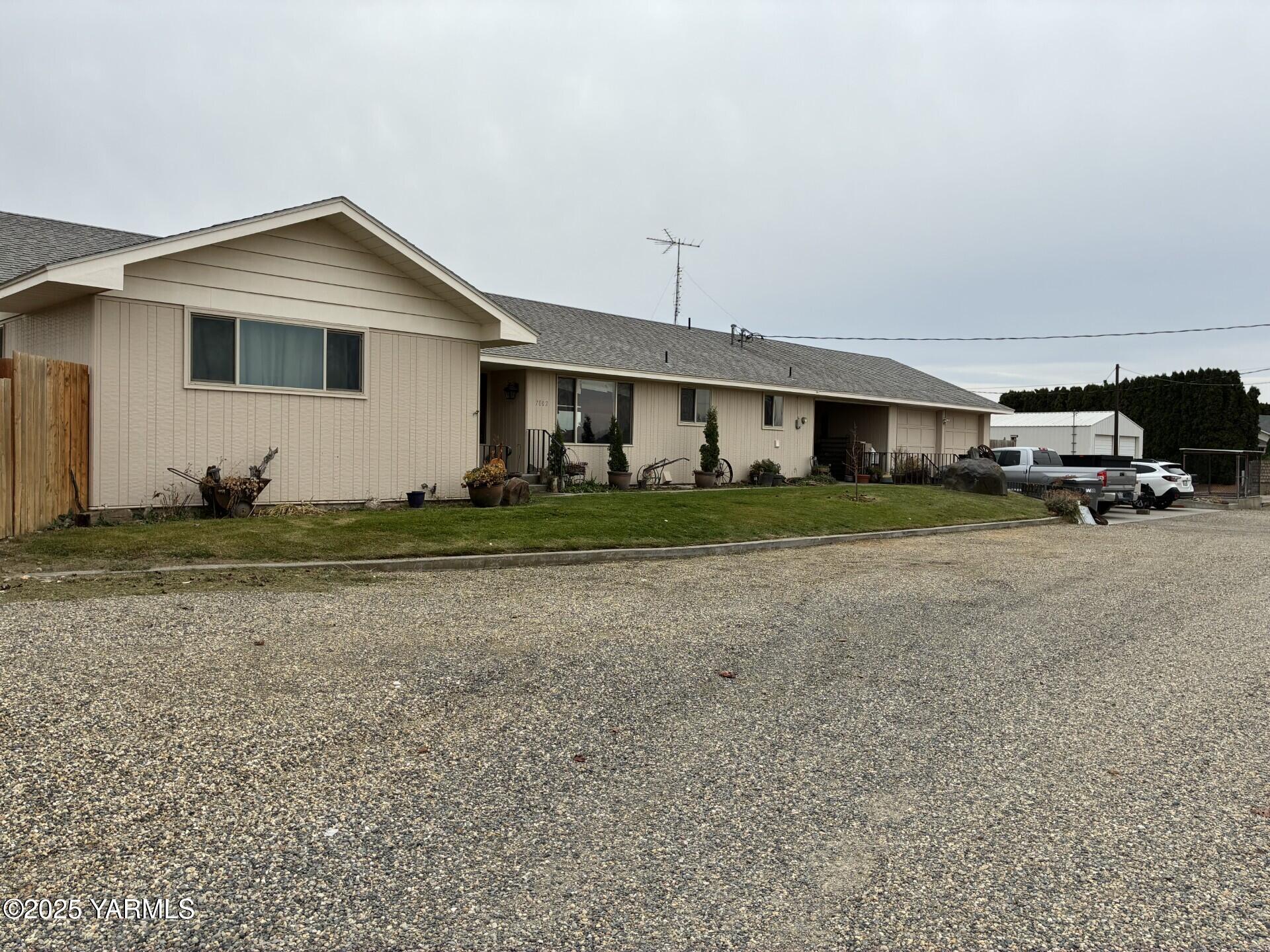 a view of a house with backyard and sitting area