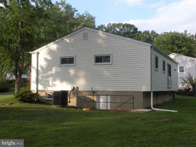 213 Oakton Road Gaithersburg, MD 20877 - Photo 11 of 23 Exterior (Rear)