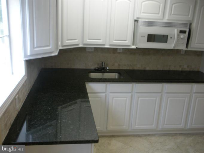 213 Oakton Road Gaithersburg, MD 20877 - Photo 13 of 23 Kitchen