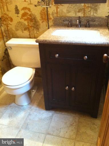 213 Oakton Road Gaithersburg, MD 20877 - Photo 15 of 23 Bath (Master)
