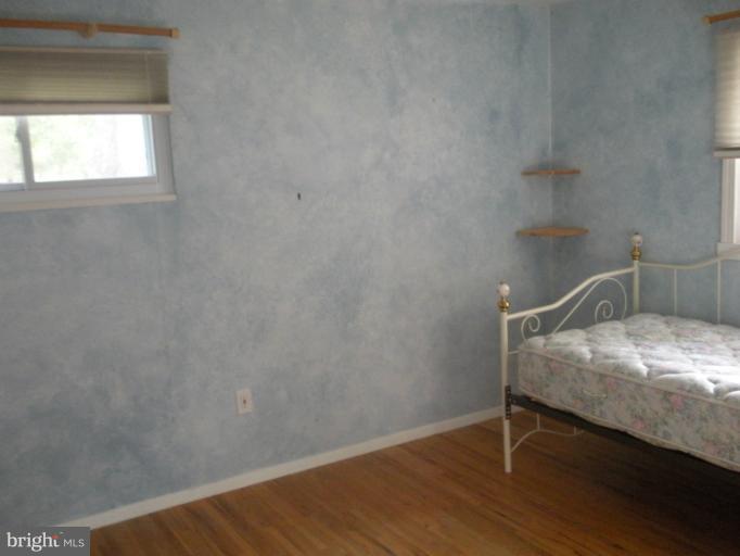 213 Oakton Road Gaithersburg, MD 20877 - Photo 19 of 23 Bedroom
