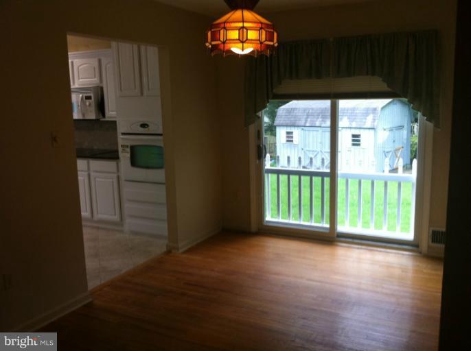 213 Oakton Road Gaithersburg, MD 20877 - Photo 22 of 23 Dining Room