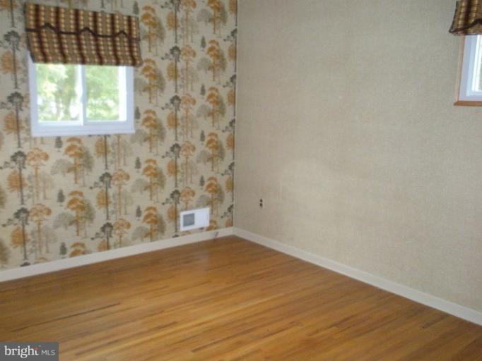 213 Oakton Road Gaithersburg, MD 20877 - Photo 8 of 23 Bedroom (Master)