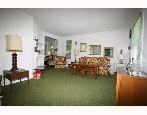 1083 White Cloud Road Apollo, PA 15613 - Photo 2 of 8 Living Room.