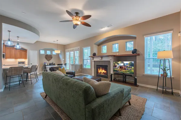 $850,000 | 110 South Longsford Circle, The Woodlands, TX 77382