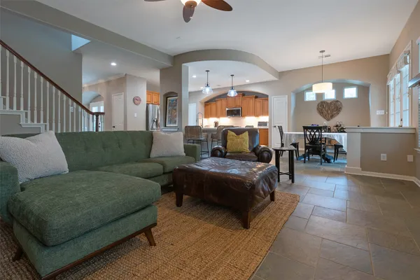 $850,000 | 110 South Longsford Circle, The Woodlands, TX 77382