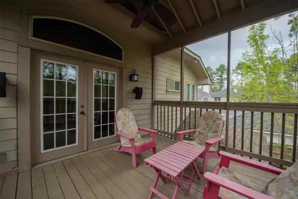 $850,000 | 110 South Longsford Circle, The Woodlands, TX 77382