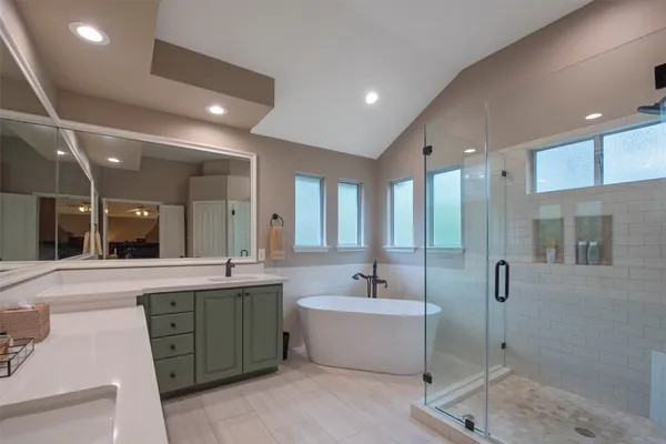 $850,000 | 110 South Longsford Circle, The Woodlands, TX 77382