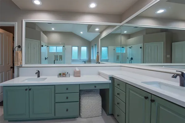 $850,000 | 110 South Longsford Circle, The Woodlands, TX 77382