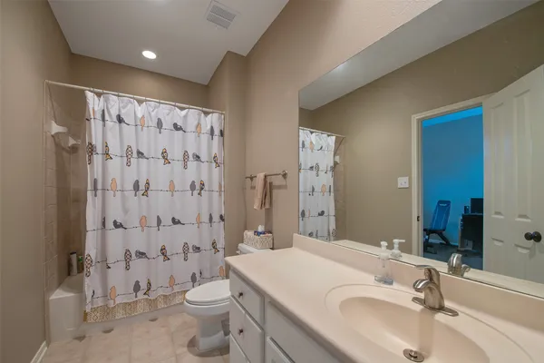 $850,000 | 110 South Longsford Circle, The Woodlands, TX 77382