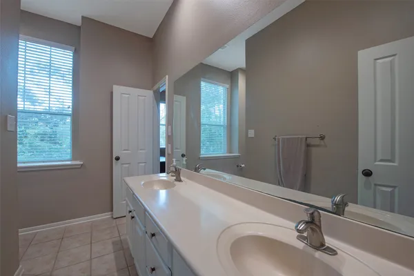 $850,000 | 110 South Longsford Circle, The Woodlands, TX 77382