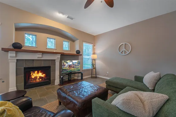 $850,000 | 110 South Longsford Circle, The Woodlands, TX 77382