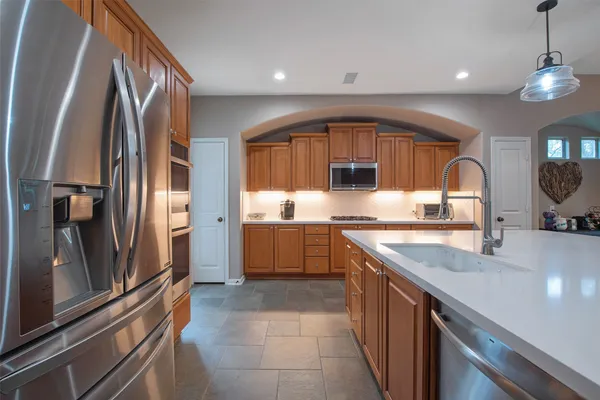 $850,000 | 110 South Longsford Circle, The Woodlands, TX 77382