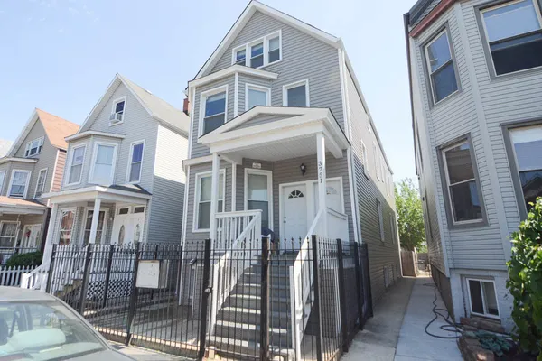 $1,850 | 3751 West Diversey Avenue, Unit B, Chicago, IL 60647