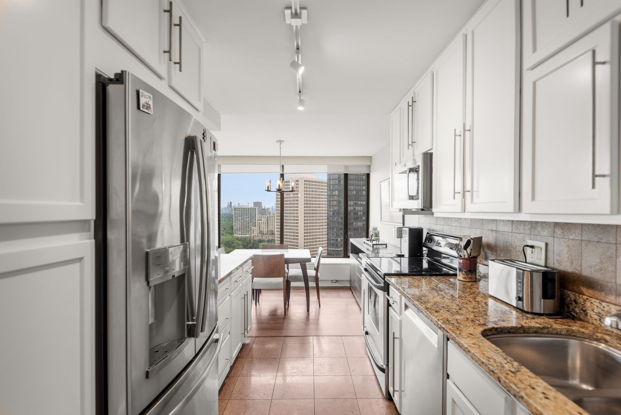 5455 North Sheridan Road, Unit 2602 Chicago, IL 60640 - Photo 9 of 25