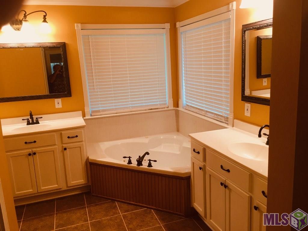 26540 Bobby Gill Road Denham Springs, LA 70726 - Photo 16 of 21 Master Bathroom