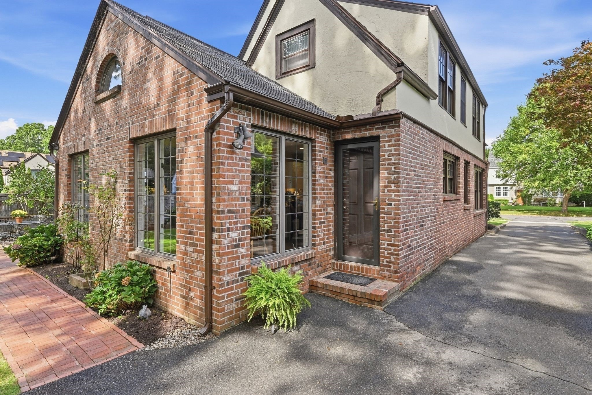 131 Wenonah Road Longmeadow, MA 01106 - Photo 4 of 40 Gallery Image 4
