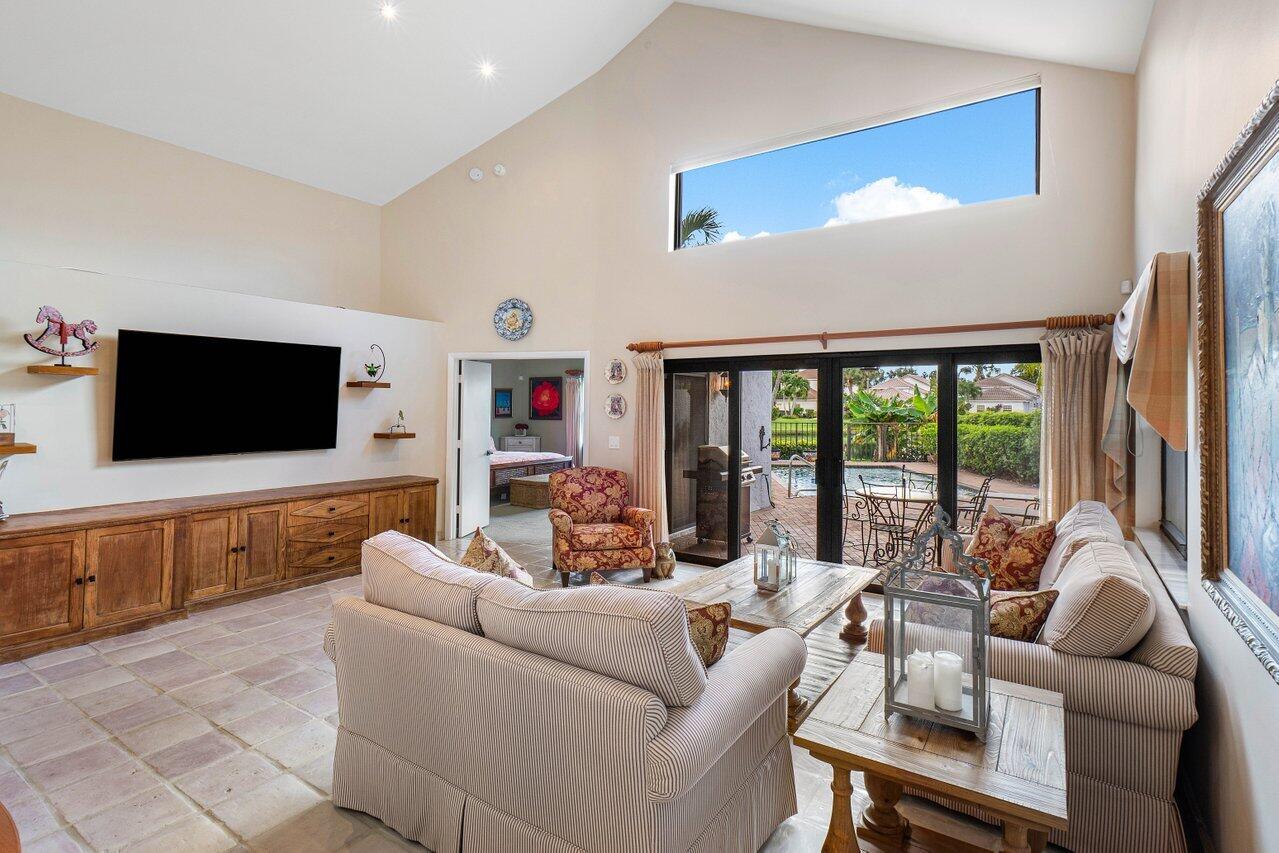 17468 Vía Capri Boca Raton, FL 33496 - Photo 6 of 43 Living Room