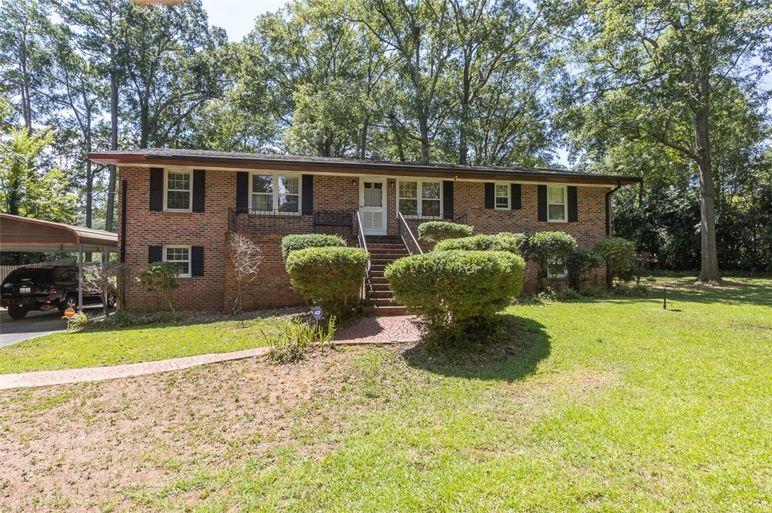 1007 Hiawatha Drive Anderson, SC 29621 - Photo 4 of 41 Front of home facing Mauldin St