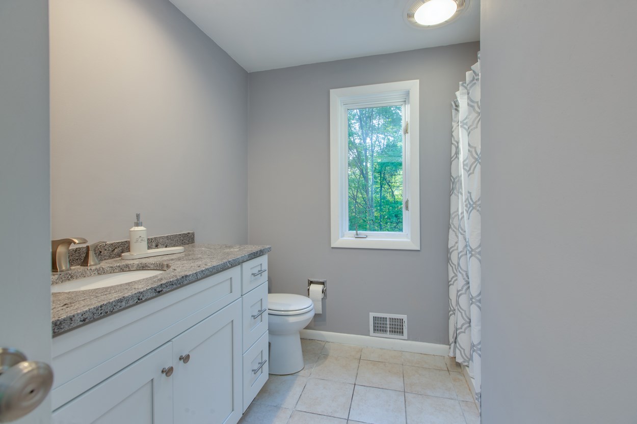 7 Sunridge Road Windham, NH 03087 - Photo 34 of 40