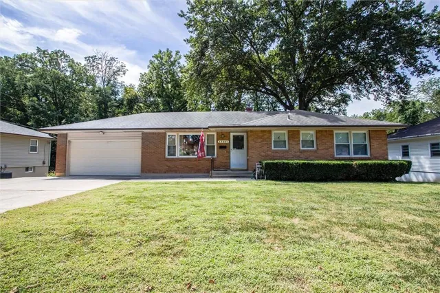 $230,000 | 17501 East Cheyenne Drive, Independence, MO 64056