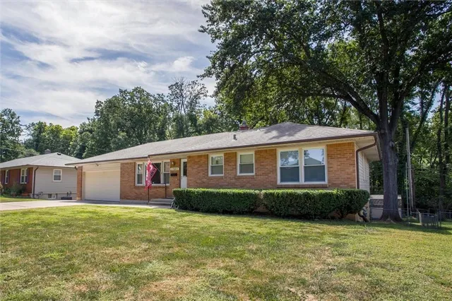 $230,000 | 17501 East Cheyenne Drive, Independence, MO 64056
