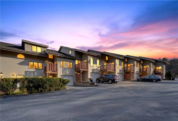 $489,900 | 97 Farnum Pike, Smithfield, RI 02917